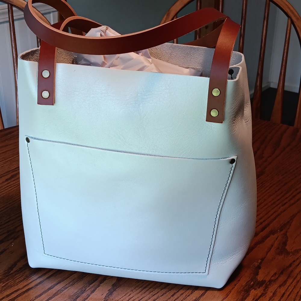 🦄  New pearl small classic tote tandles